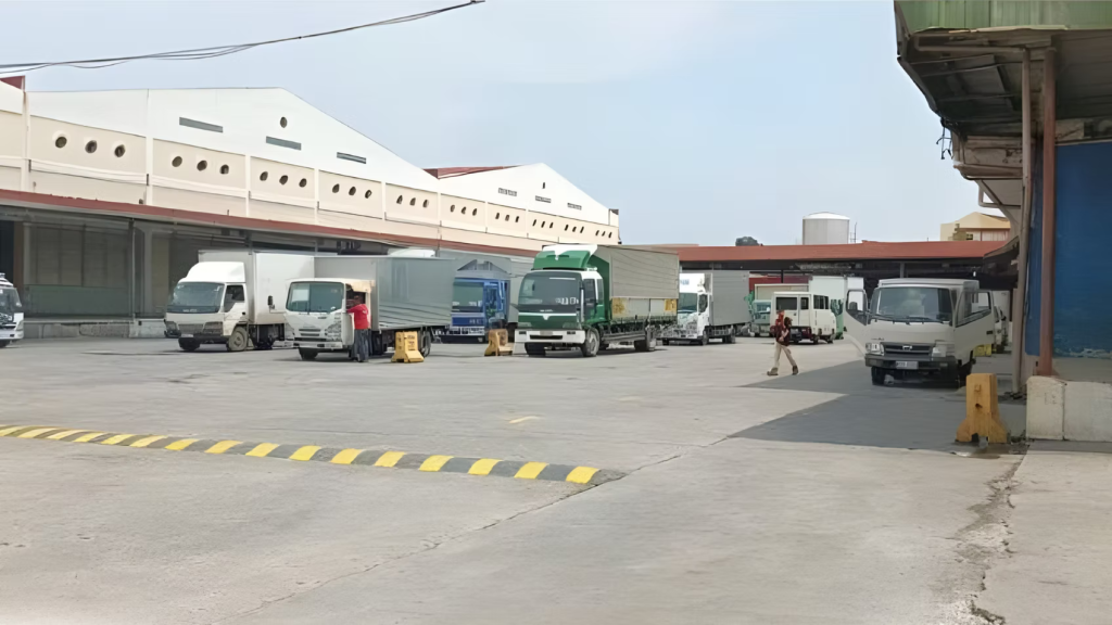 TUNASAN WAREHOUSE — photo 2