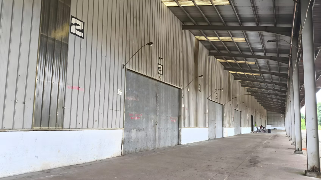 VALENZUELA WAREHOUSE — photo 1