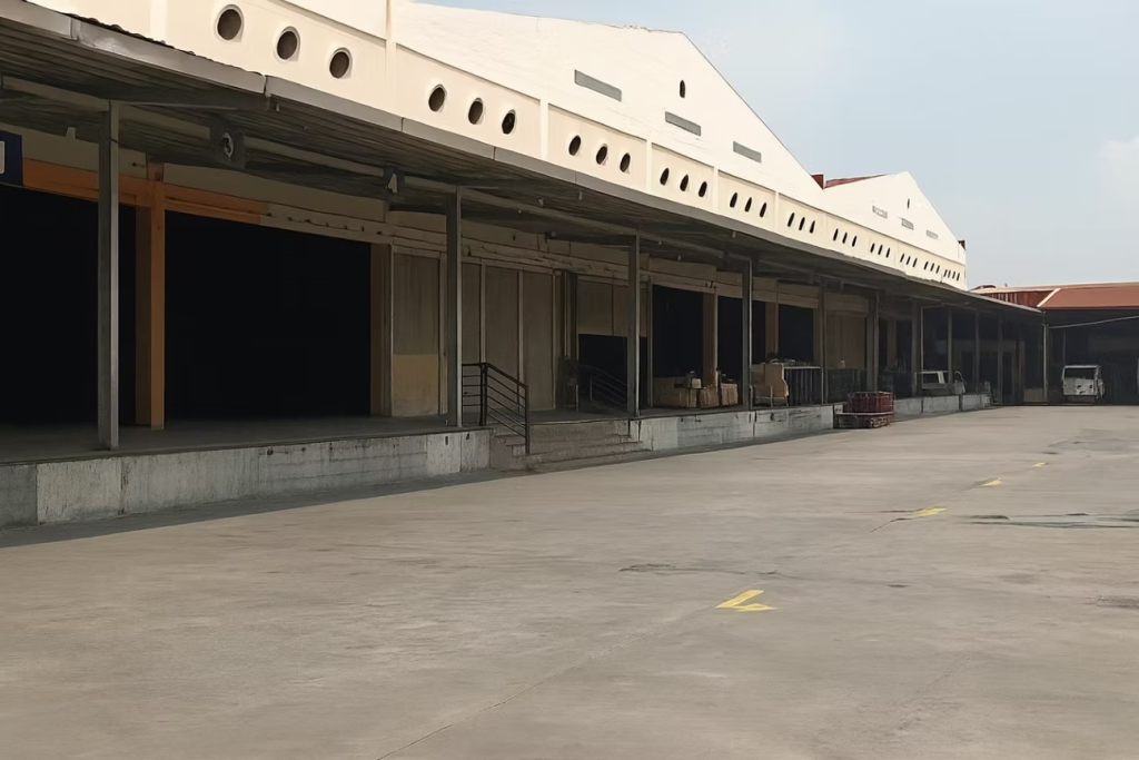 TUNASAN WAREHOUSE — photo 1