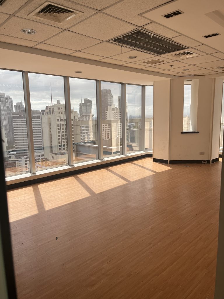 Rufino Pacific Tower — photo 3