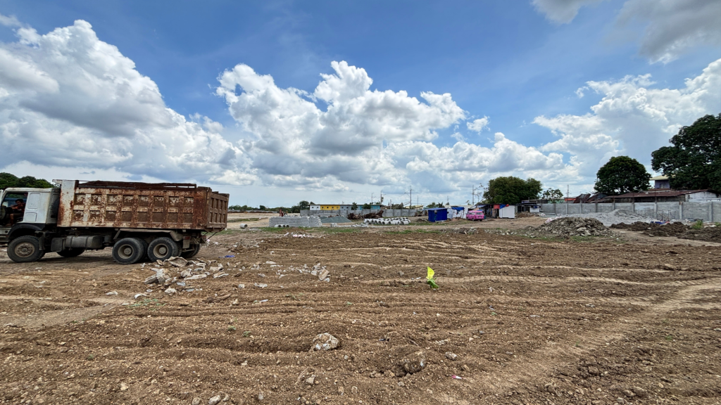 Governor's Drive Lot — photo 5