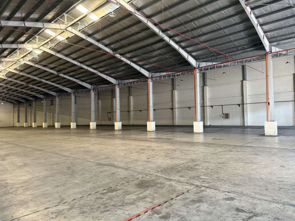 Lingunan Valenzuela Warehouse — photo 4