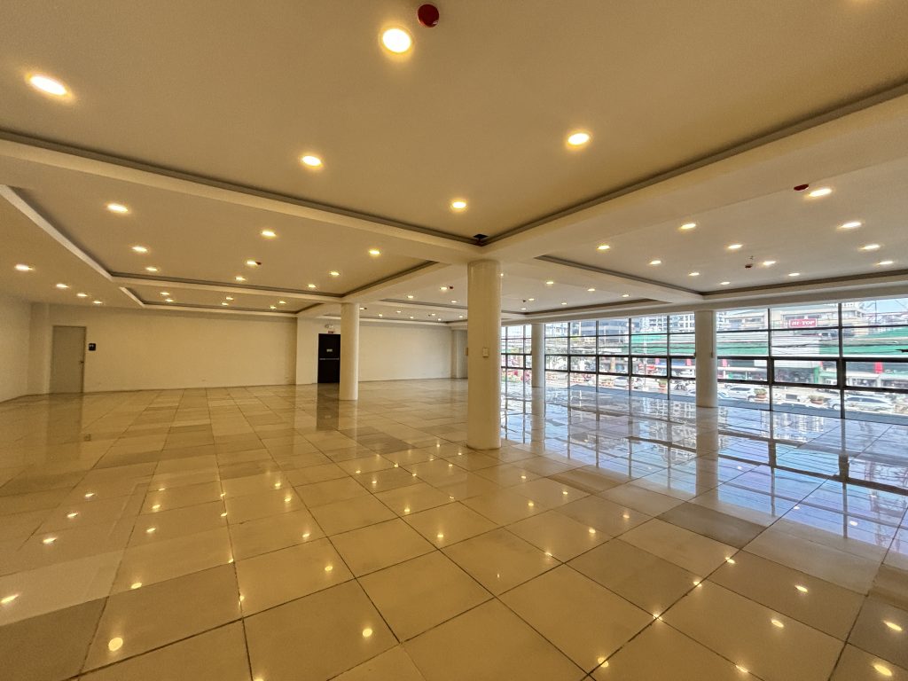 Quezon Ave 3 Story Building — photo 4