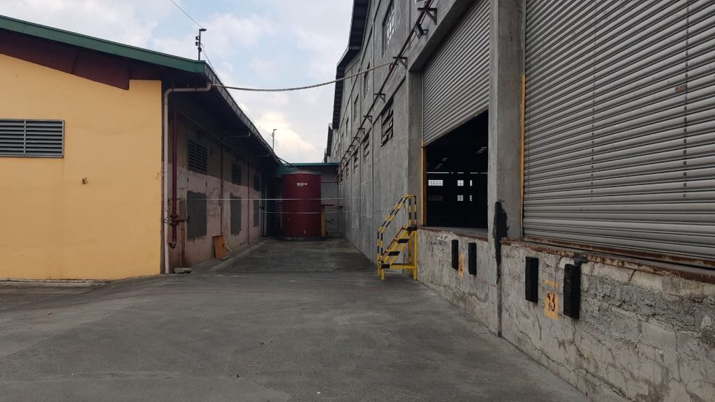 Mapulang Lupa, Valenzuela Warehouse — photo 2