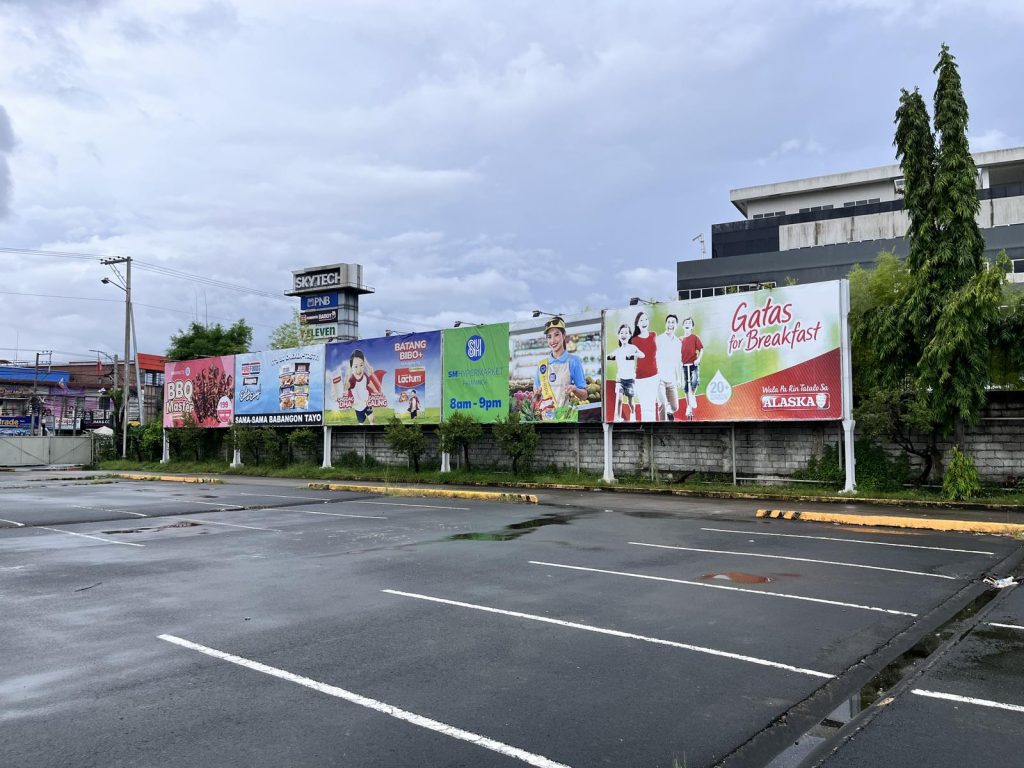 SM Hypermarket Lot — photo 4