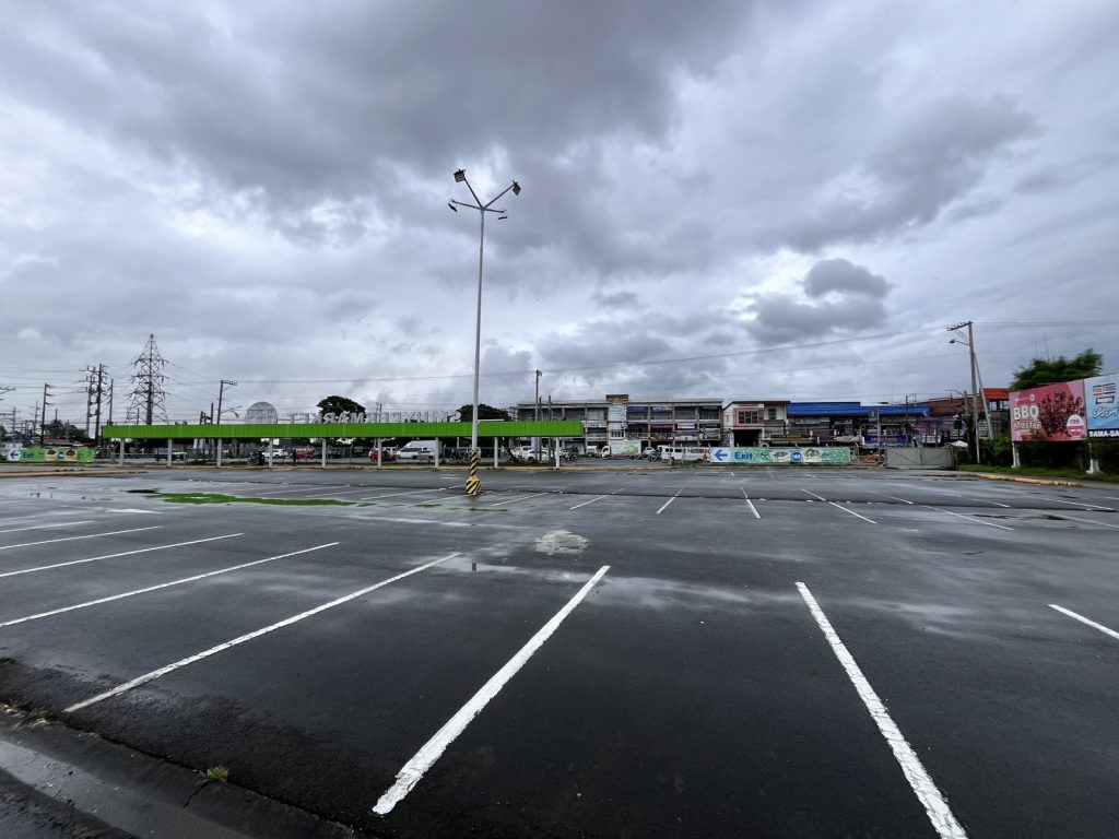 SM Hypermarket Lot — photo 2