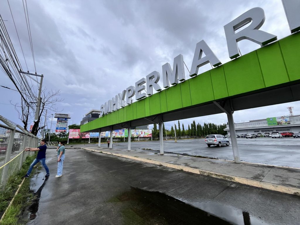 SM Hypermarket Lot — photo 3