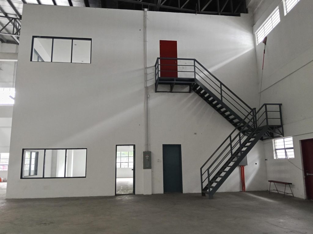 Southern Complex Warehouse — photo 2